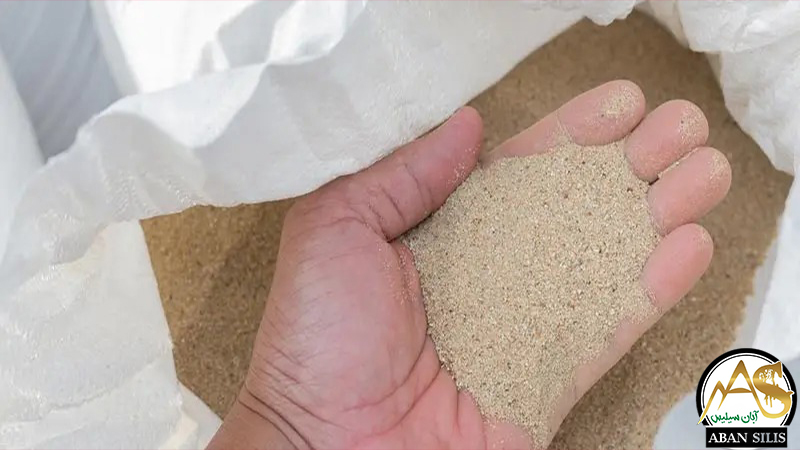 یکی از کاربردهای سیلیس در سند بلاست آماده‌سازی سطوح فلزی قبل از رنگ‌آمیزی است