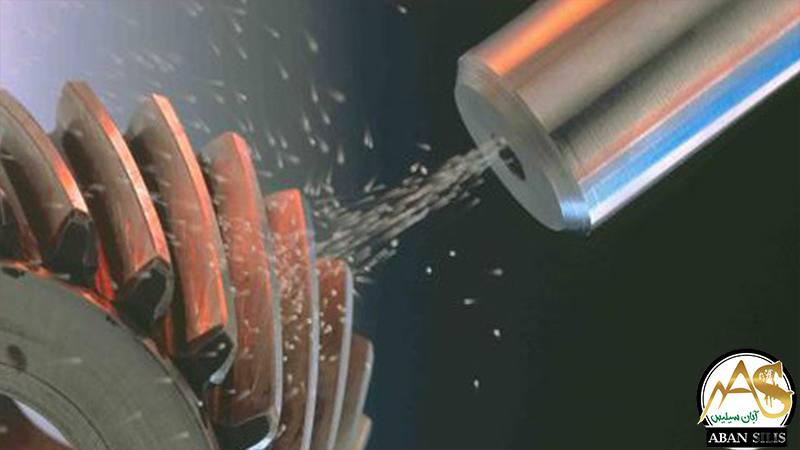 سیلیس سندبلاست ؛ حذف آلودگی‌ها از سطح مانند ناخالصی‌ها، زنگ‌زدگی‌ها، رنگ‌های قدیمی